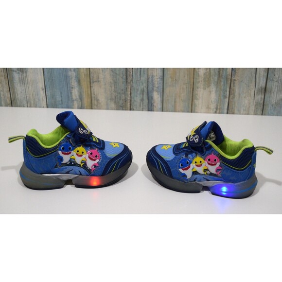 Baby Shark Toddler Shoes Size 5 LED Light Up Laceless - Picture 1 of 12